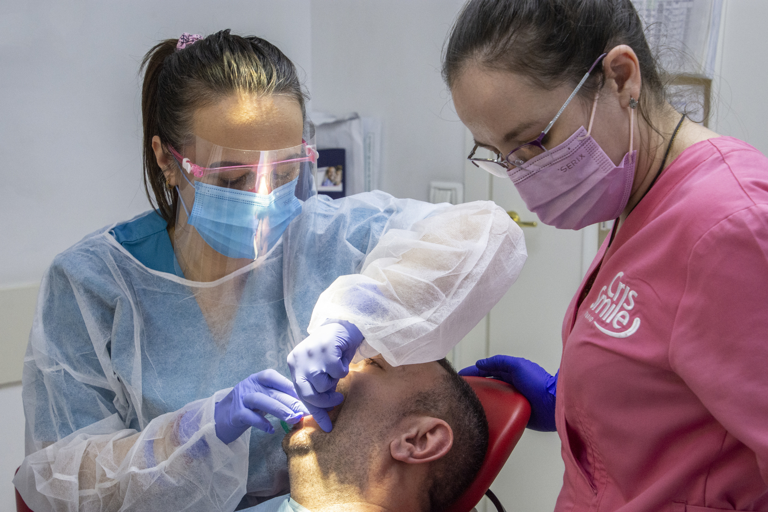 Beneficiile alegerii unei clinici stomatologice de încredere pentru sănătatea ta orală